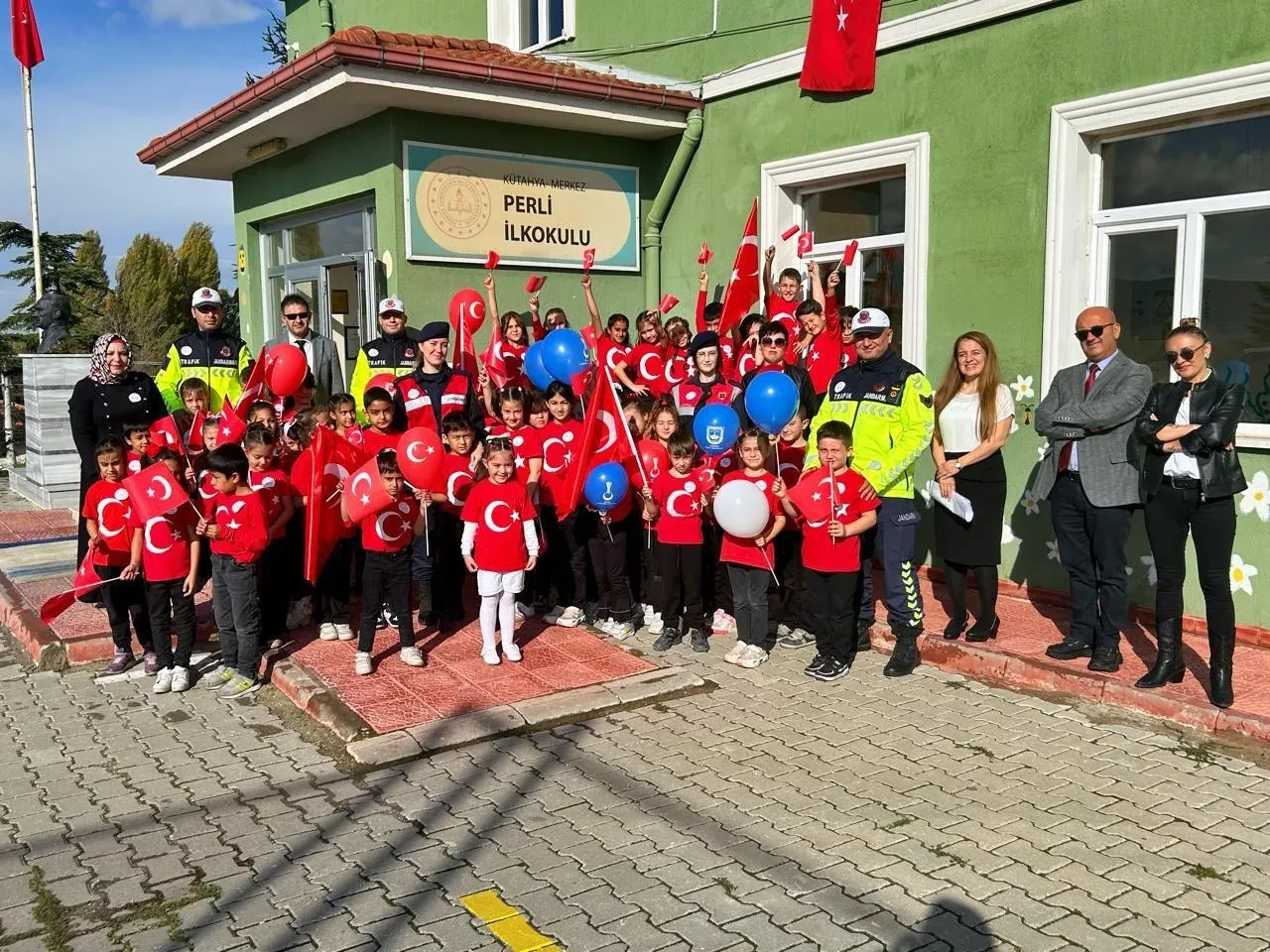 Kütahya İl Jandarma Komutanlığı Perli İlkokulu’nda Cumhuriyet Bayramı’nı kutladı