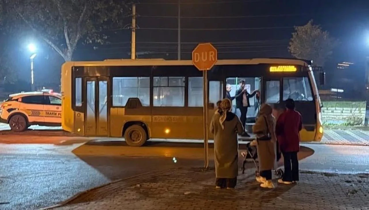 İnegöl'de otobüsün çarptığı yaya İnegöl Devlet Hastanesi'ne kaldırıldı