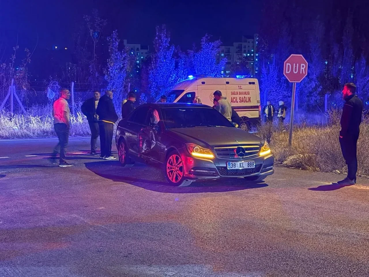 Kayseri’de motosiklet otomobile çarptı anne ve bebek yaralandı