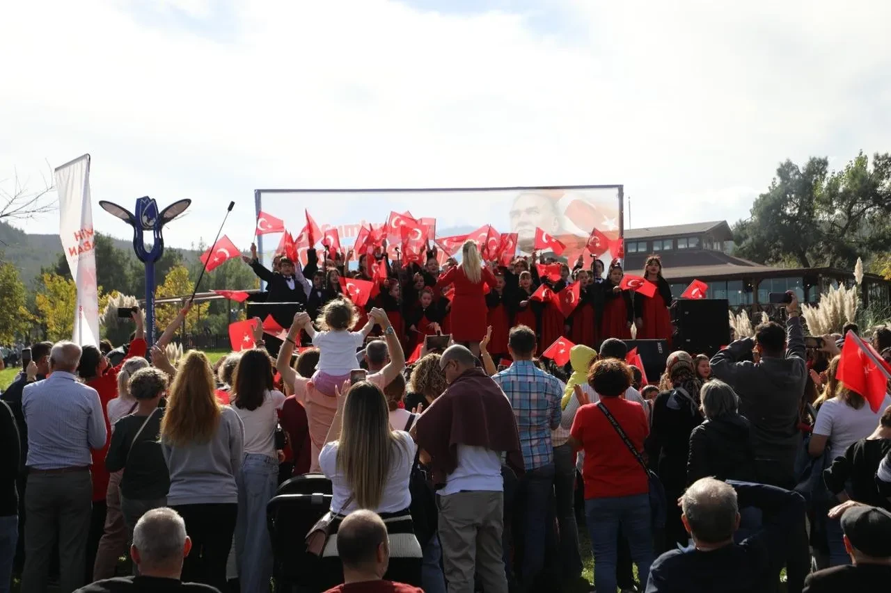 Yunusemre’de cumhuriyetin 102. yılı çocuklarla coşkuyla kutlandı