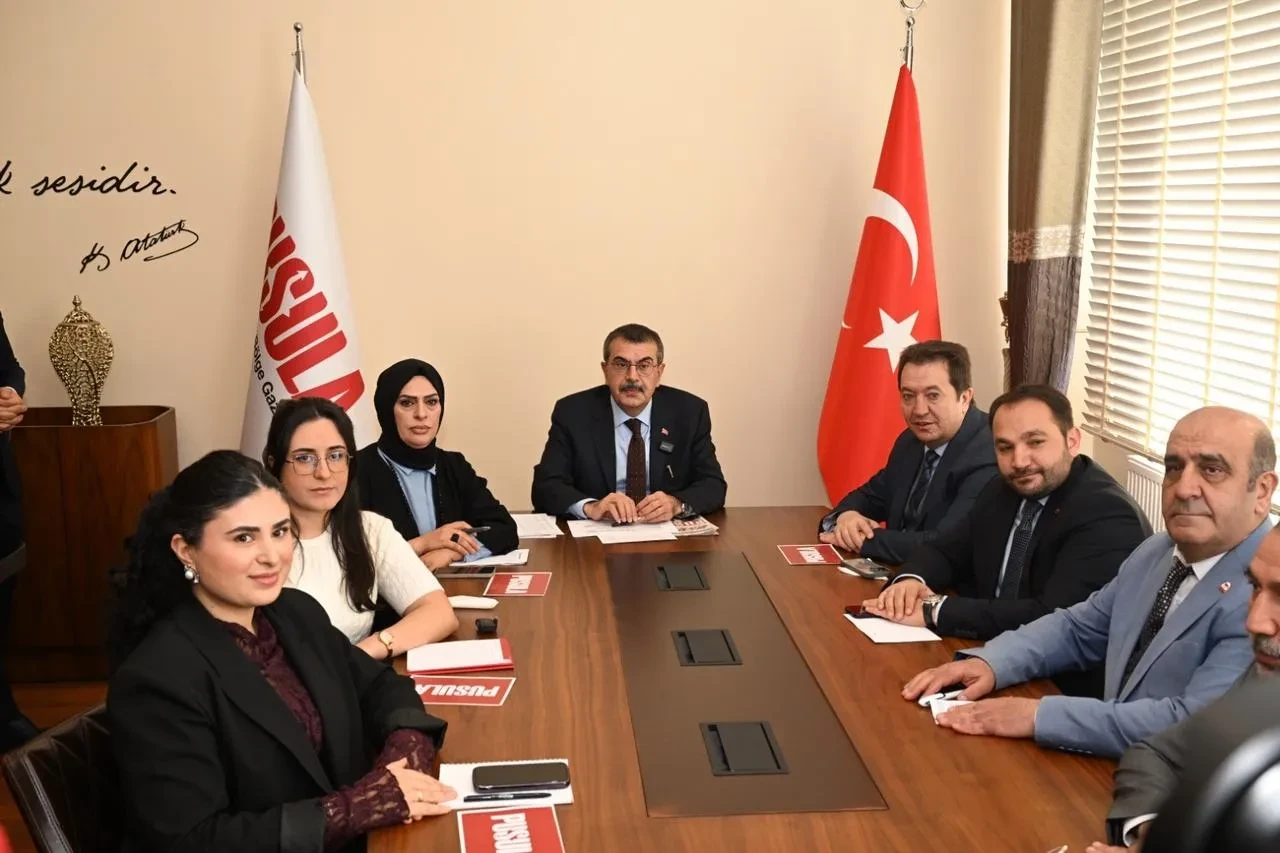 Milli Eğitim Bakanı Yusuf Tekin CHP'nin eleştirilerini tiyatro olarak nitelendirdi