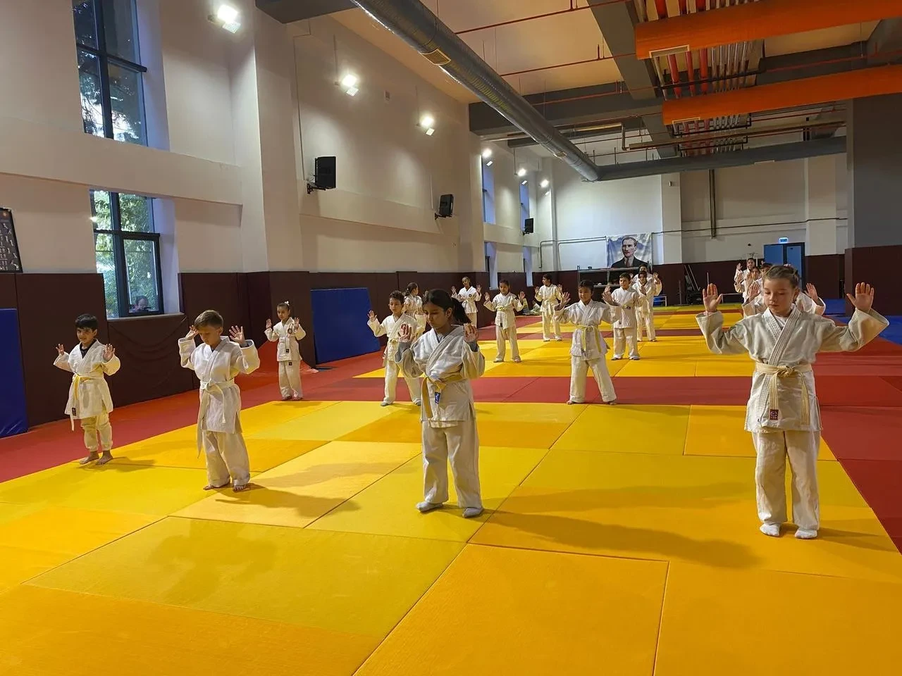 Salihli'de 250 judocu kemer sınavında ter döktü