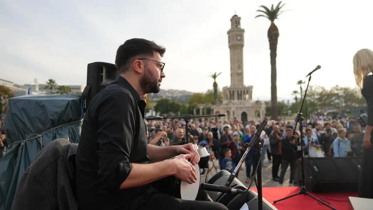 Ege Üniversitesi İzmir'de Cumhuriyetin 102. yılını etkinliklerle kutluyor