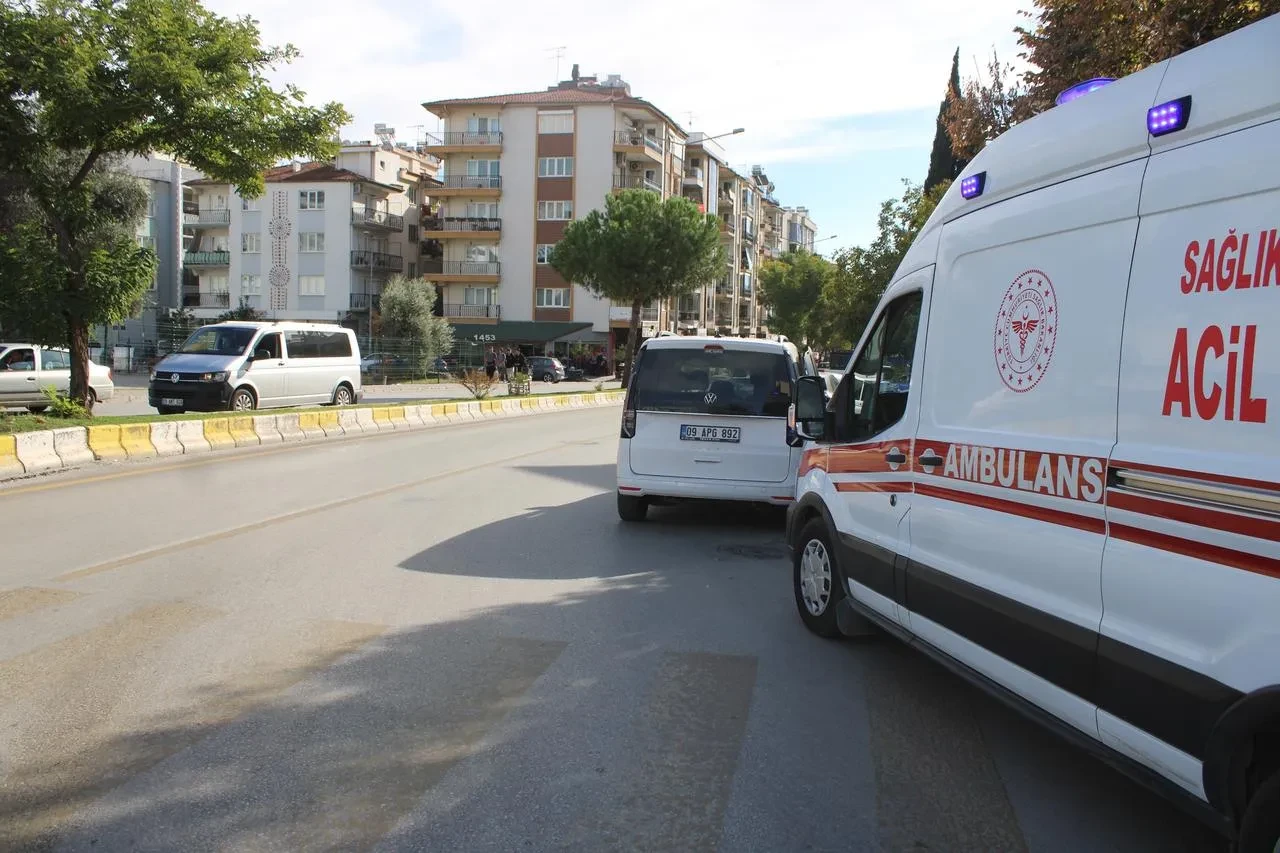 Aydın'ın Efeler ilçesinde ticari araç ile motosiklet çarpıştı