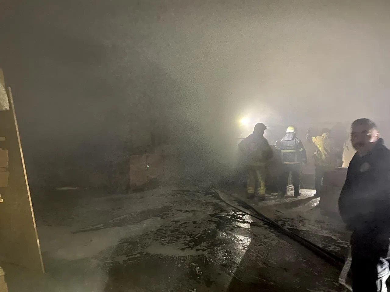 Bursa İnegöl’de mobilya imalathanesinde yangın çıktı itfaiye müdahale etti