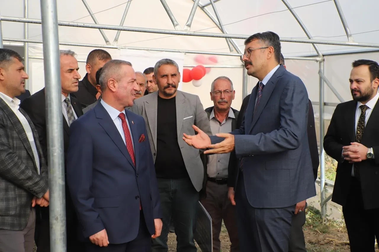 Hakkari'de 47 sera kadın çiftçilere teslim edildi