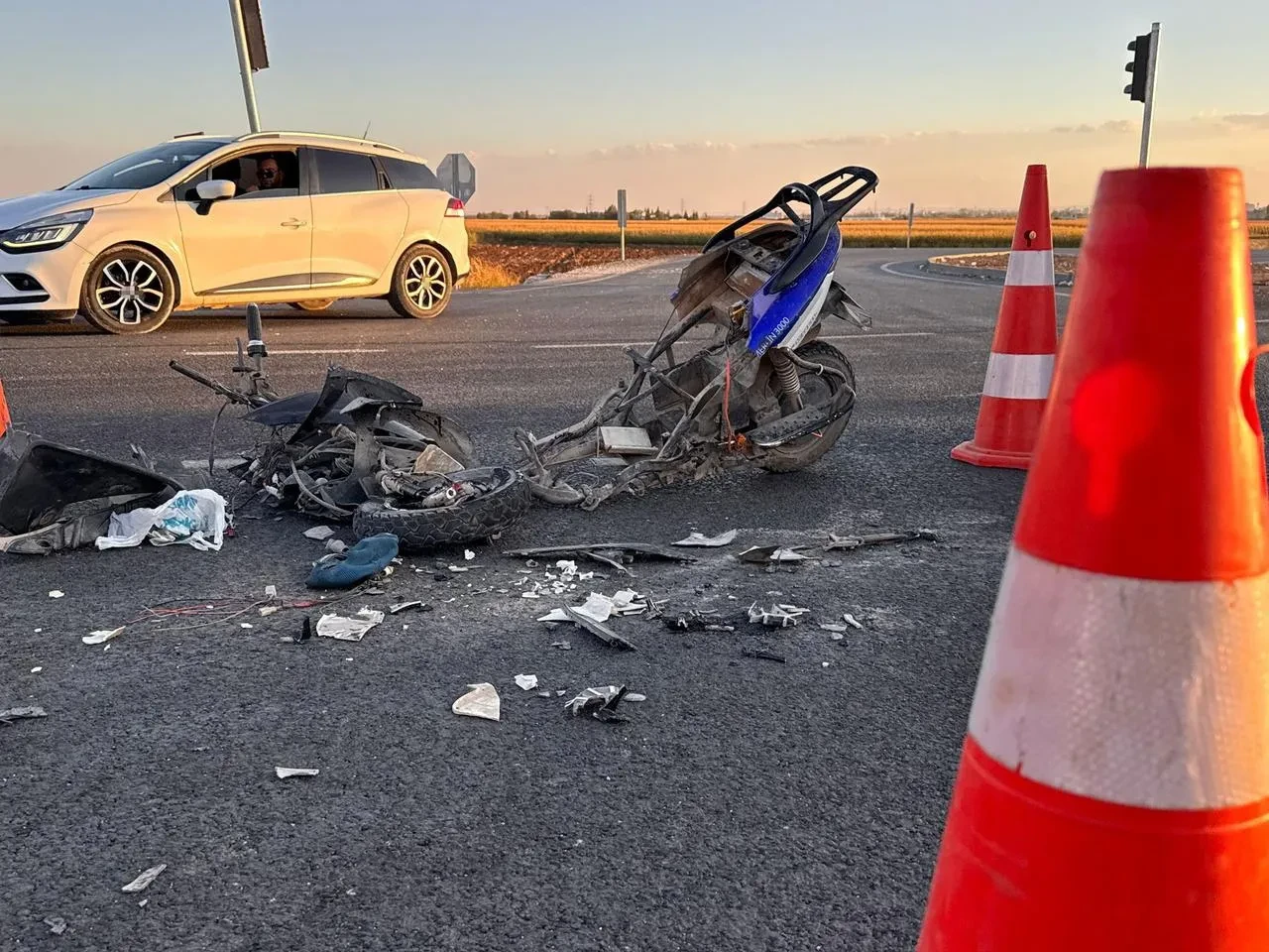 Şanlıurfa’da kamyon ile elektrikli bisiklet çarpıştı iki yaralı