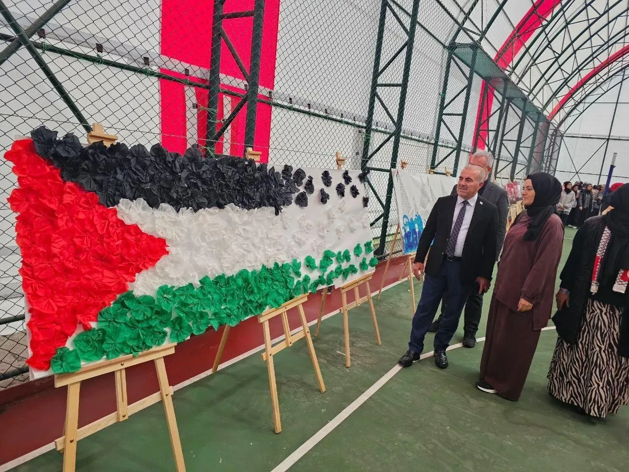 Balıkesirli öğrenciler Filistin ve Gazze için resim sergisi açtı