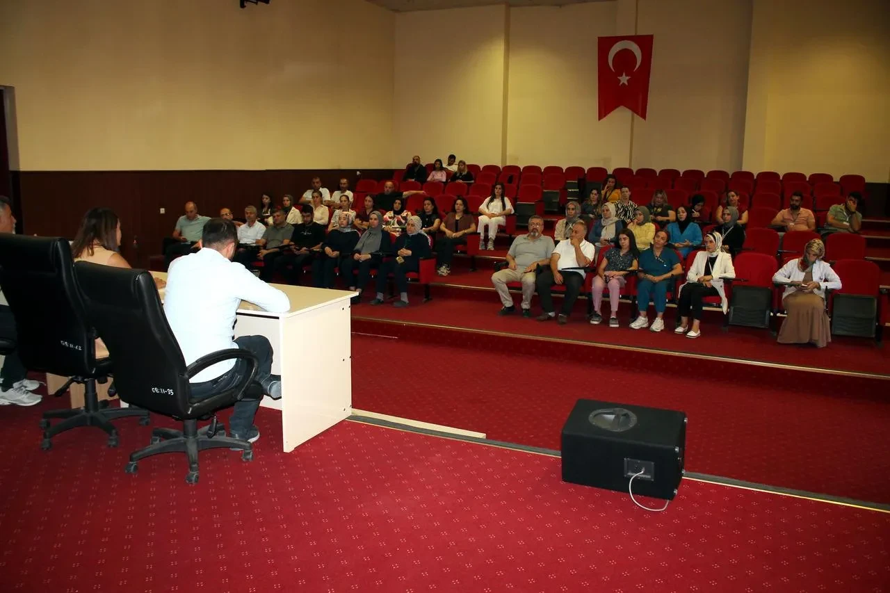 Midyat Devlet Hastanesi’nde personele iletişim eğitimi düzenlendi