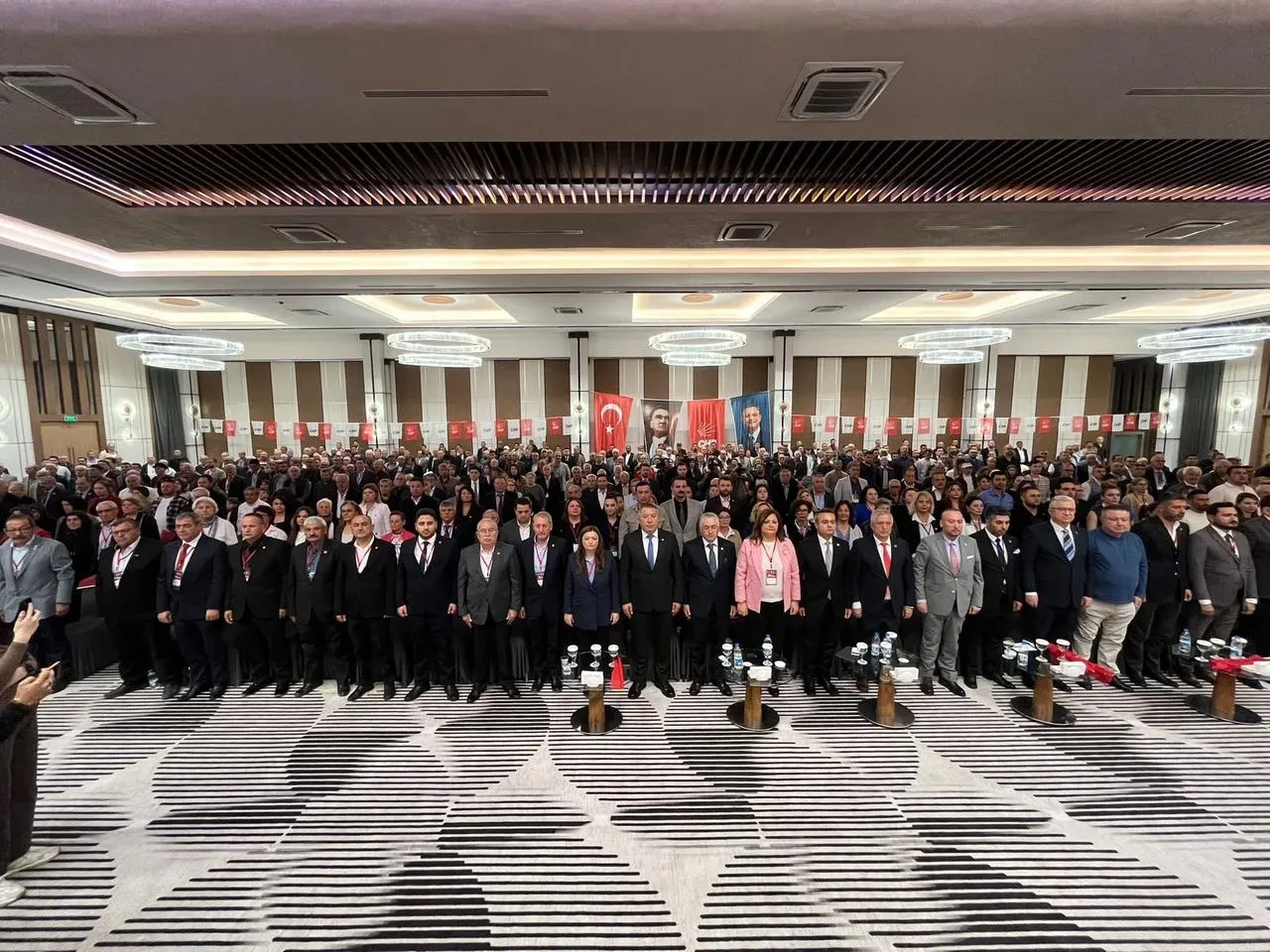 Chp afyonkarahisar kongresinde basının çıkarılmasına delegeler tepki gösterdi