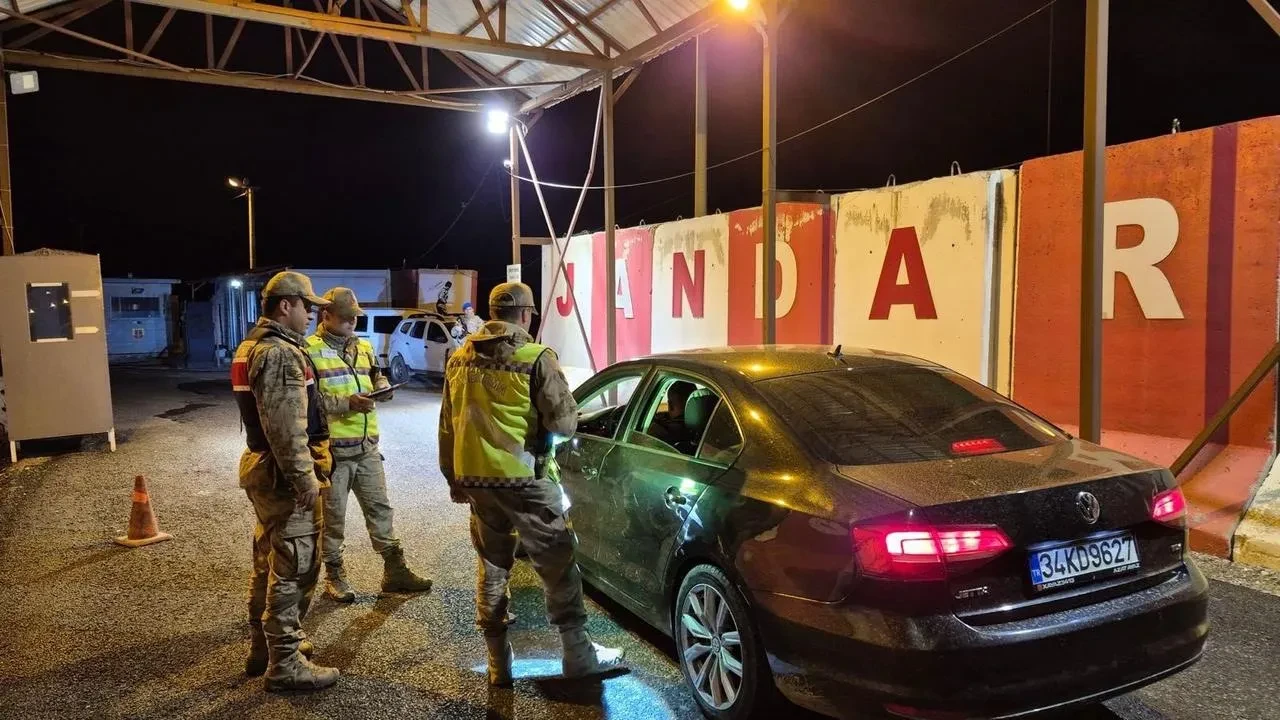 Tatvan'da jandarma geniş çaplı asayiş uygulaması gerçekleştirdi