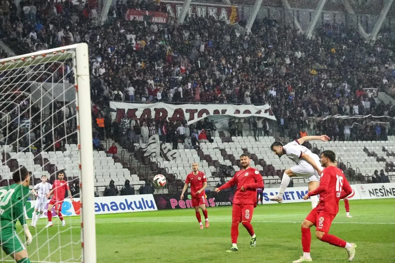Elazığspor Karaman FK'yı 2-0 mağlup etti