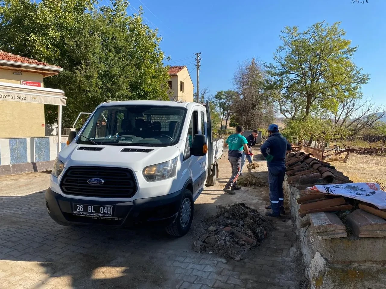 İnönü Belediyesi Kümbet Yeniköy'de temizlik çalışmaları