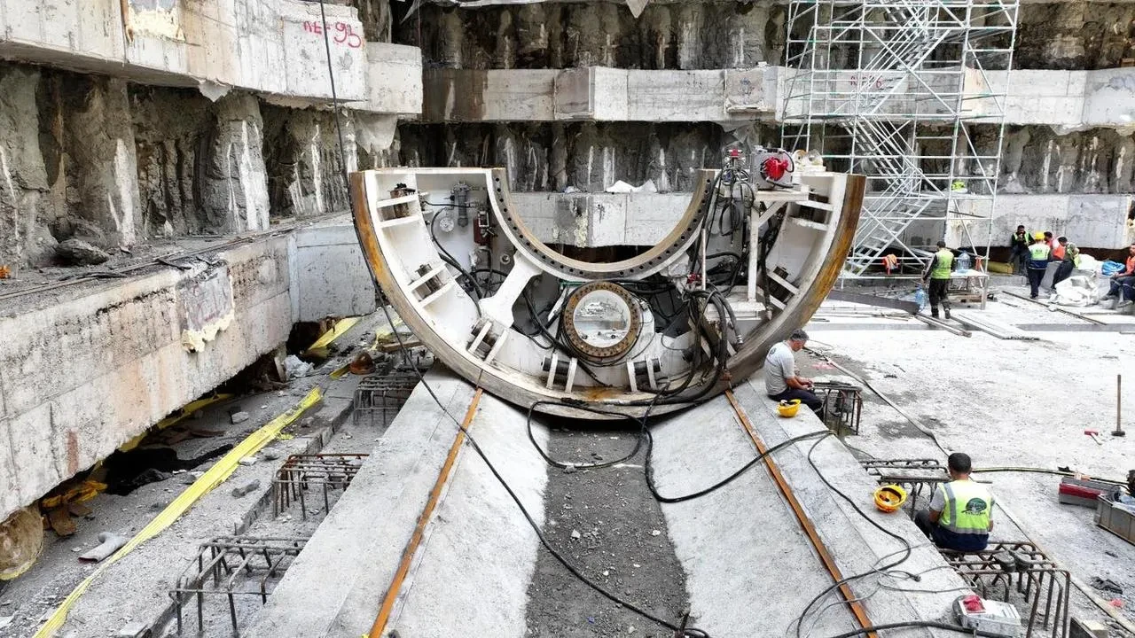 Körfezray Metro Projesi'nde yeni tünel makinelerinin montajı başladı