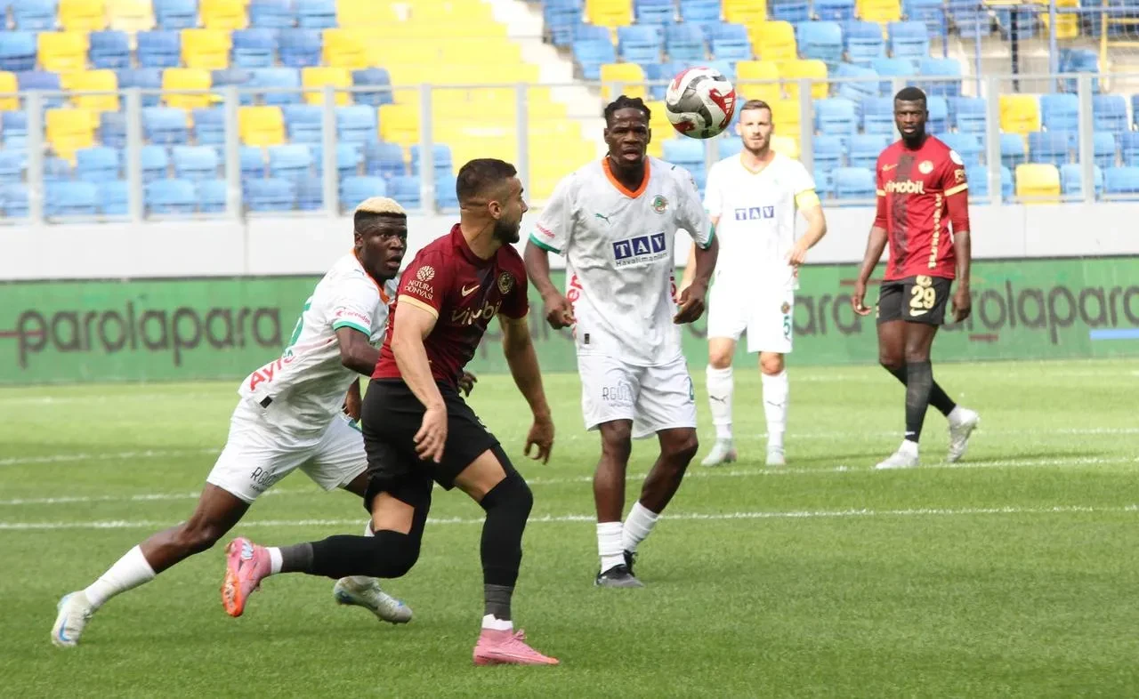 Gençlerbirliği ile Corendon Alanyaspor maçında ilk yarı sonucu