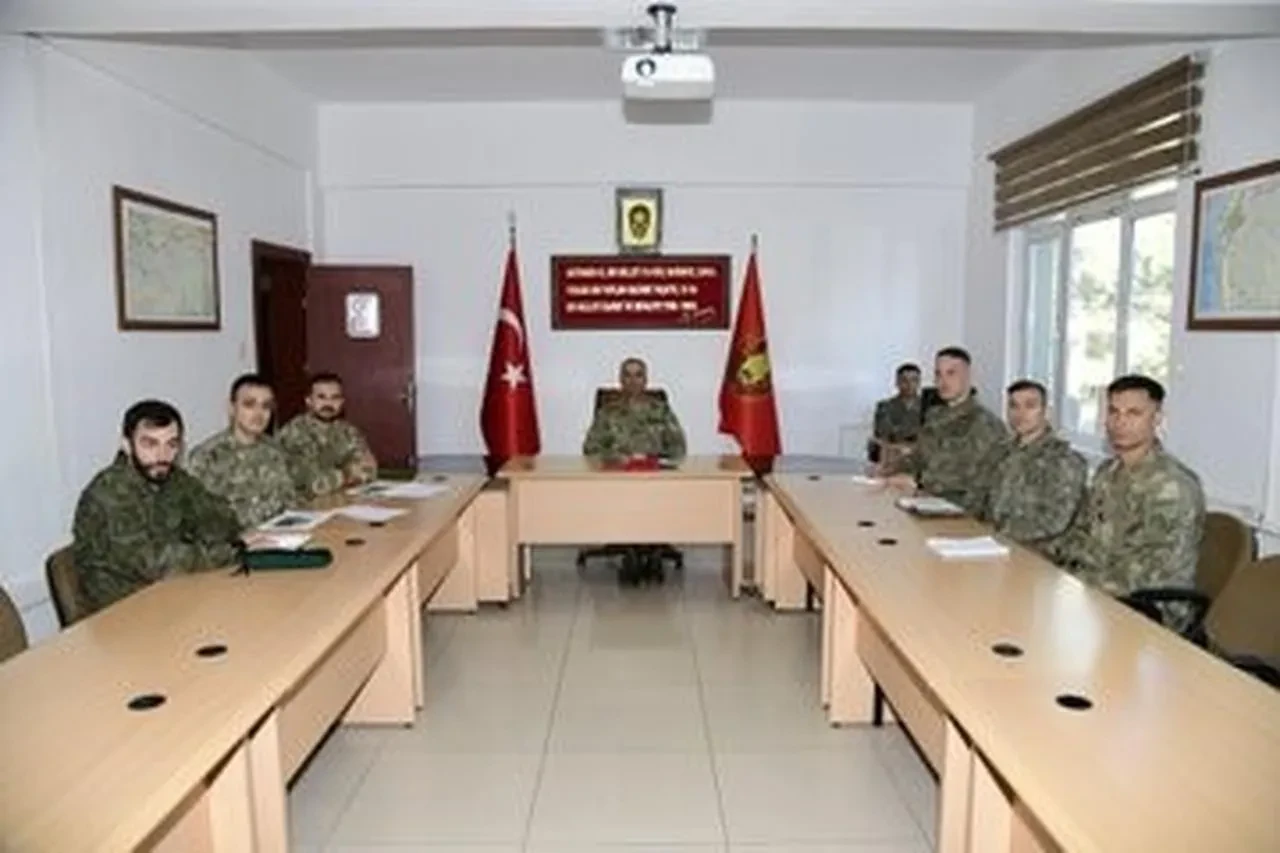 İspanya Silahlı Kuvvetleri heyeti Dağ Komando Okulu'nu Milli Savunma Bakanlığında ziyaret