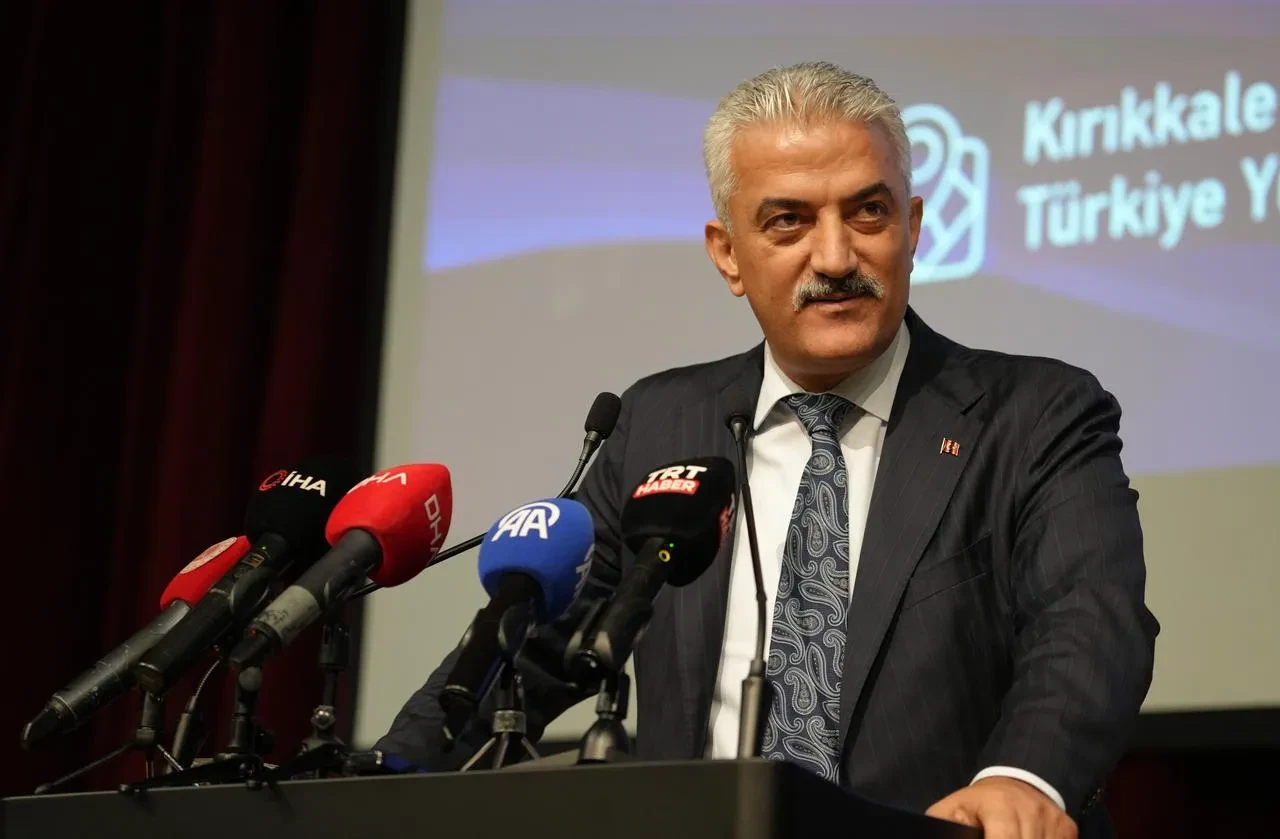 Kırıkkale Valisi Makas gençlere Türkiye Yüzyılı'nda büyük görevler düştüğünü söyledi