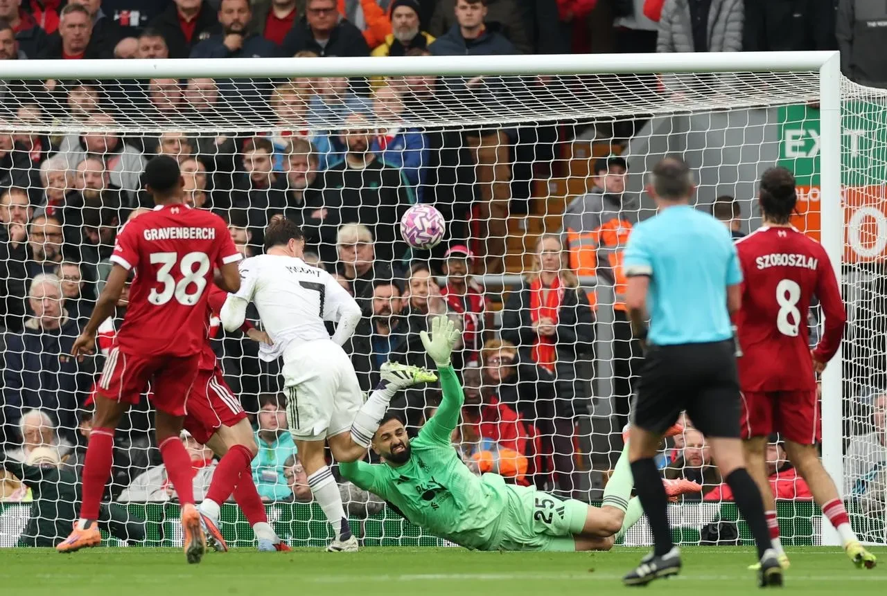 Manchester United Liverpool'u Anfield'da 2-1 mağlup etti