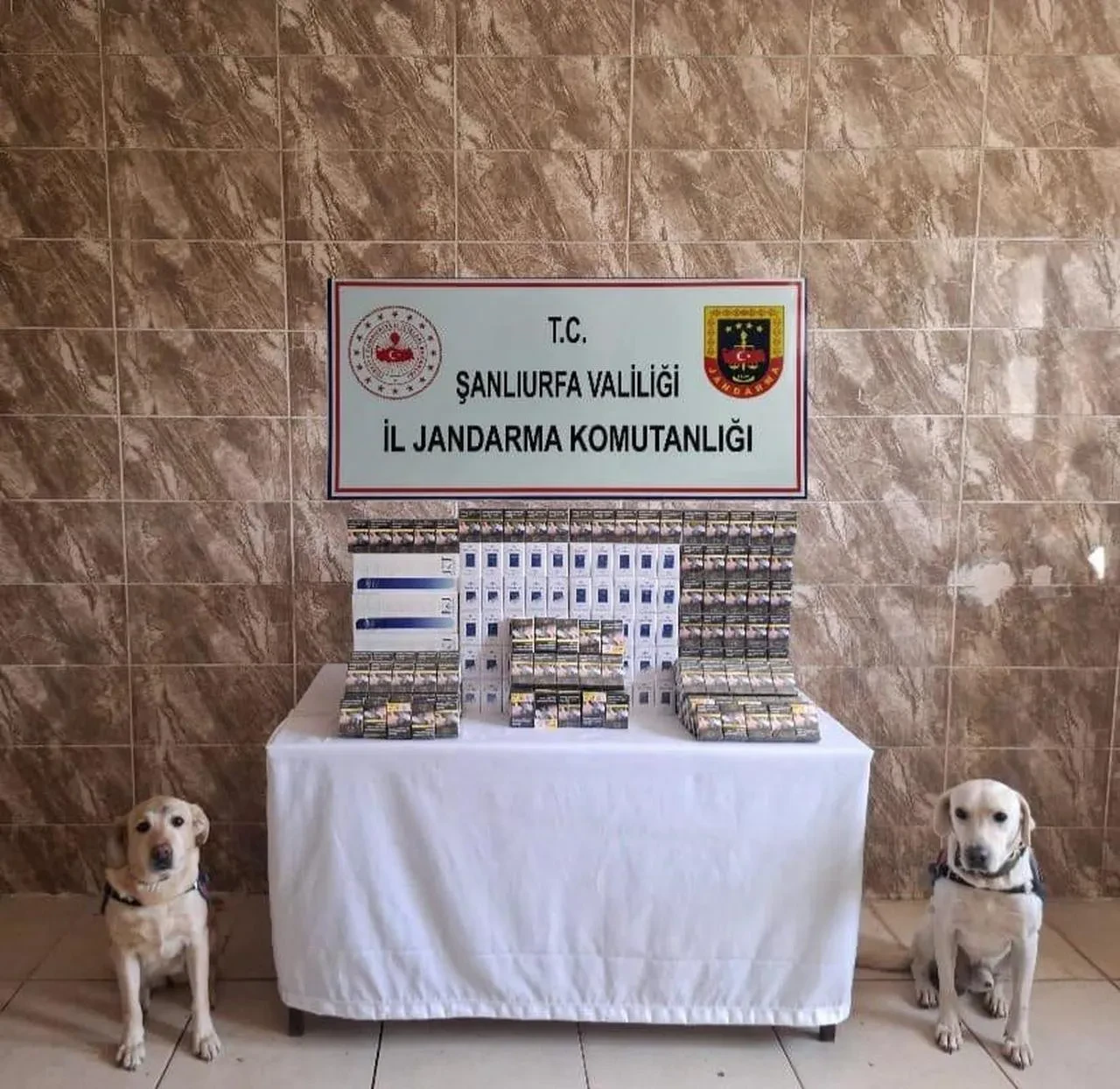 Viranşehir’de jandarma kaçak sigara ve tütün ele geçirdi