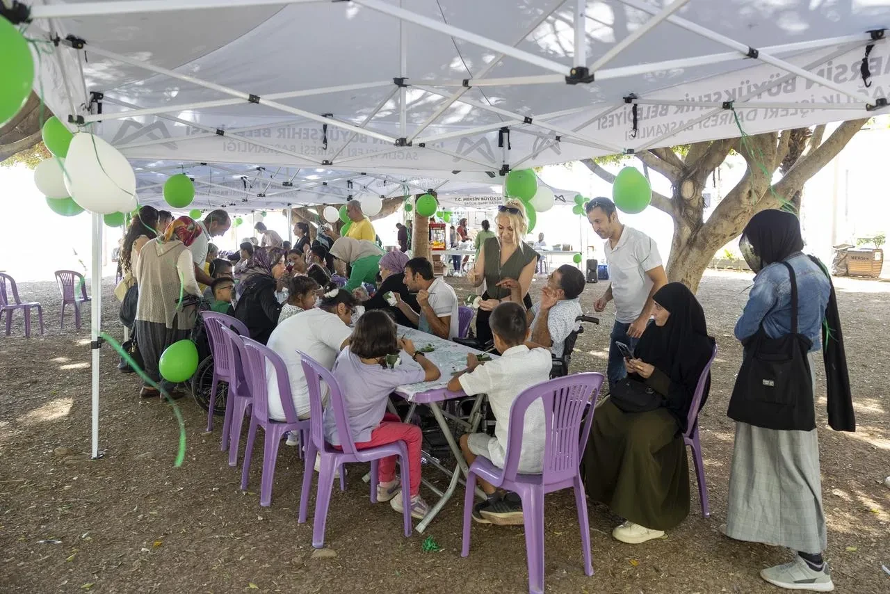 Mersin Büyükşehir Belediyesi serebral palsi farkındalığı için yeşil temalı etkinlik düzenledi