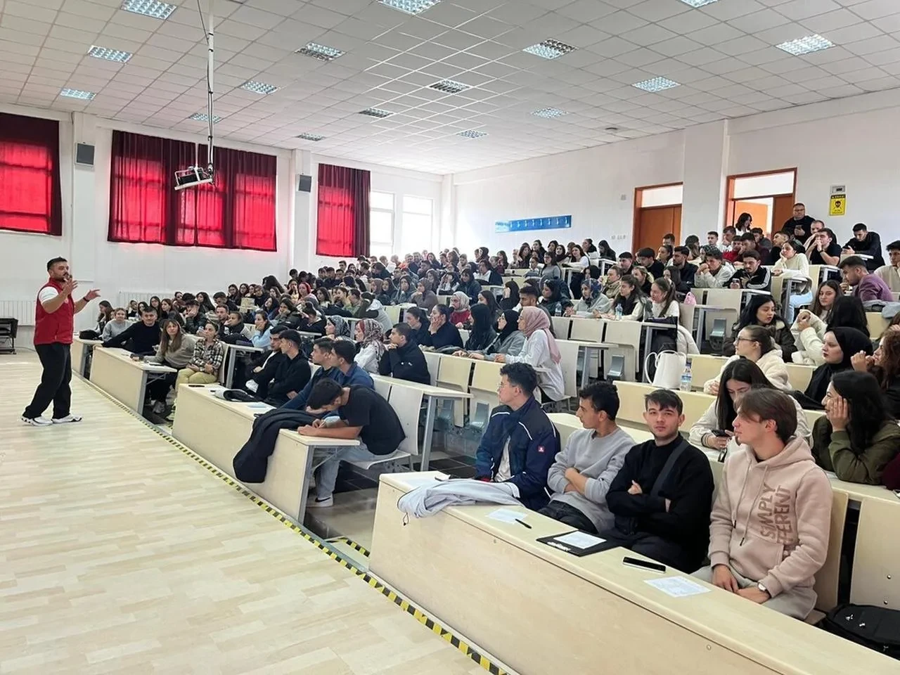 Hisarcık MYO öğrencilerine Gençlik Merkezi hizmetleri tanıtıldı
