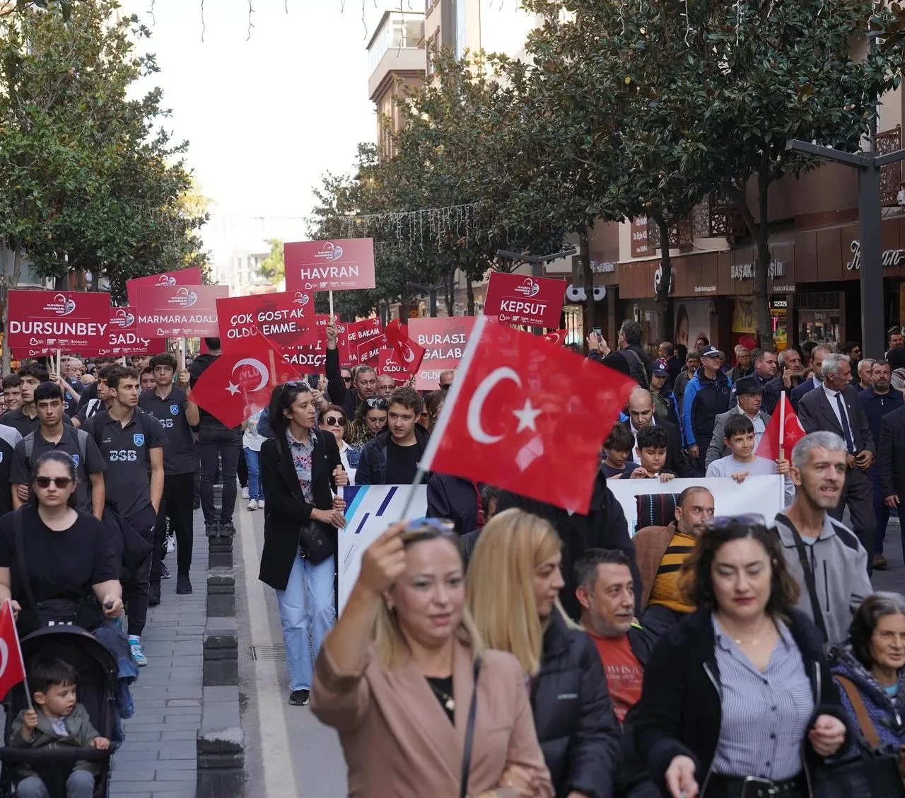 Balıkesir'de dünya balıkesirliler günü coşkuyla kutlandı