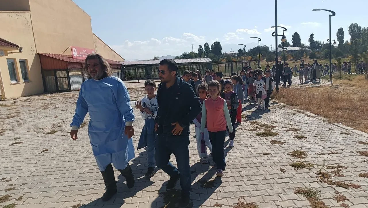 Van Yüzüncü Yıl Üniversitesi’nde hayvanları koruma günü etkinlikleri düzenlendi