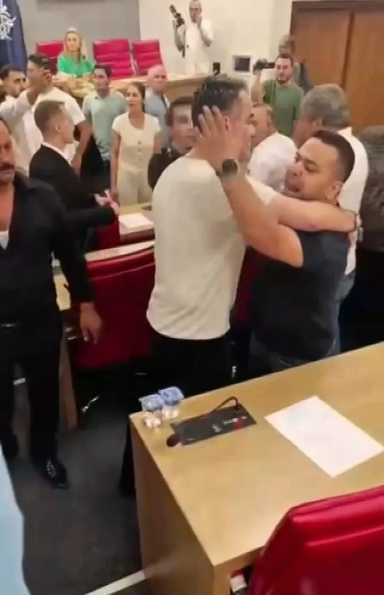 Aydın belediye meclisinde Özgür Saatçı'nın sözlerine AK Parti'den tepki