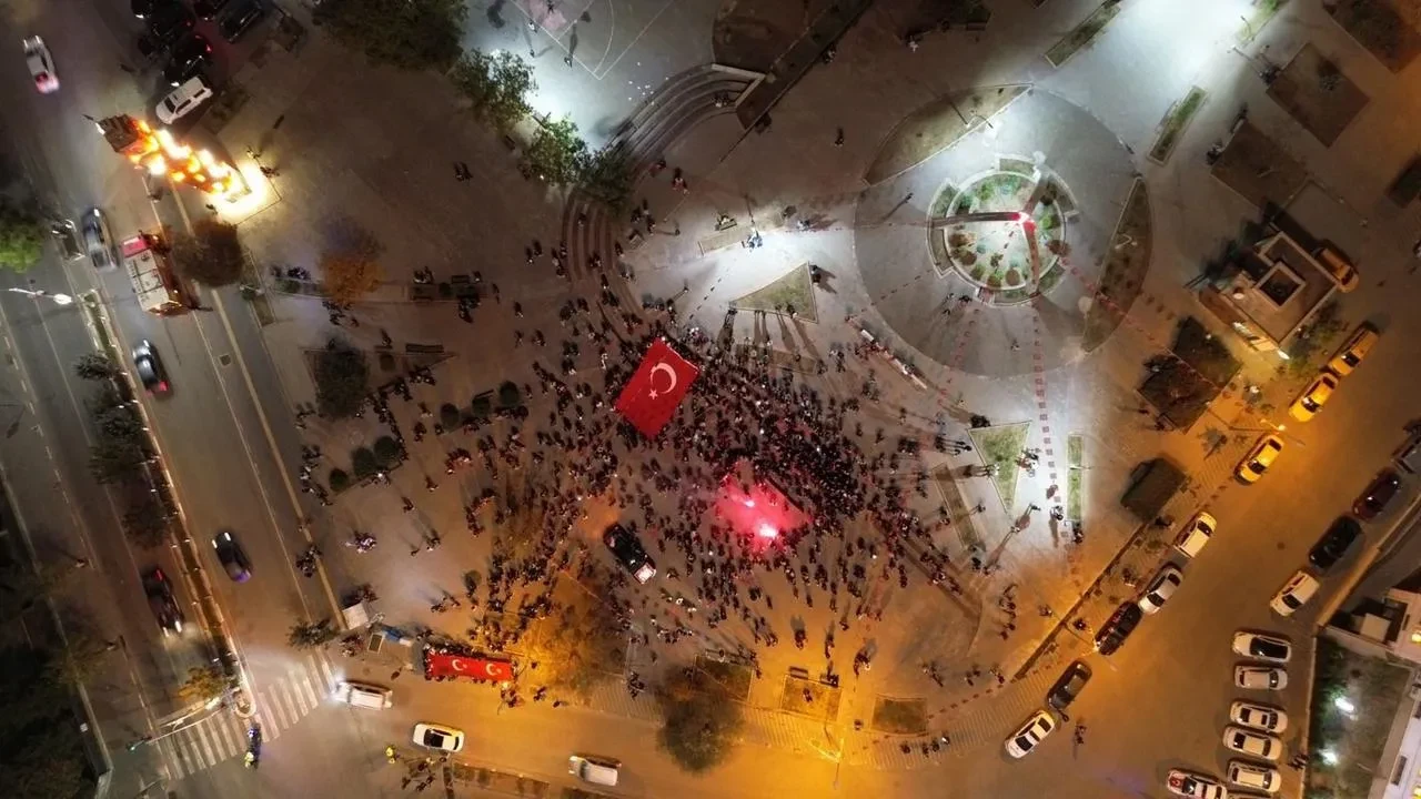 Siirt'te Cumhuriyetin 102’nci yılı fener alayıyla kutlandı