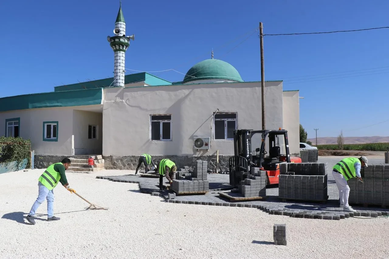 Haliliye Belediyesi 3 mahallede yol yenileme çalışmaları yapıyor