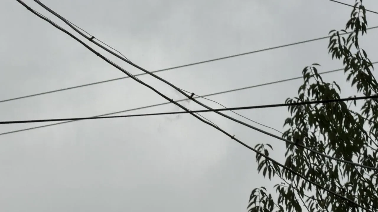 Düzce’de yağış nedeniyle kablolardan çıkan kıvılcım itfaiyeyi harekete geçirdi