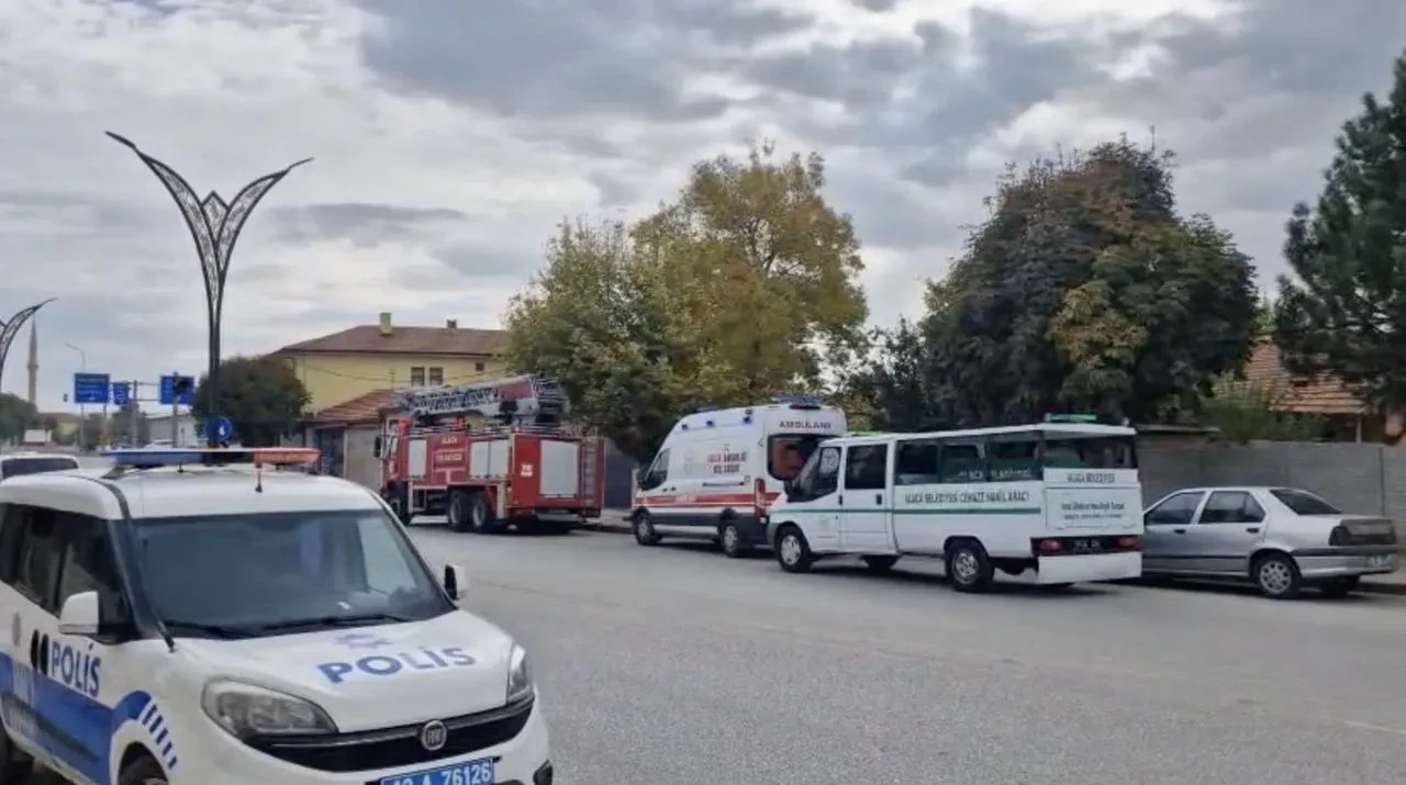 Çorum'un Alaca ilçesinde 90 yaşındaki Sait Özdemir evinde ölü bulundu