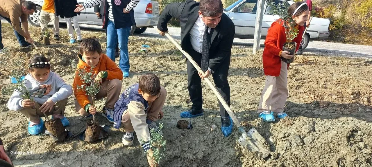 Selendi Cumhuriyet İlkokulu öğrencileri Yeşil Vatan etkinliğinde buluştu