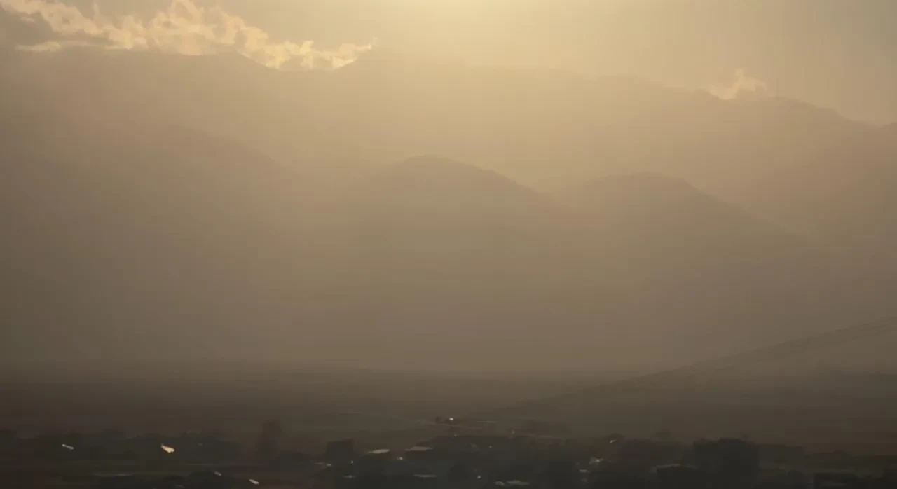Hakkari’de toz bulutu Yüksekova ilçesinde hayatı olumsuz etkiledi