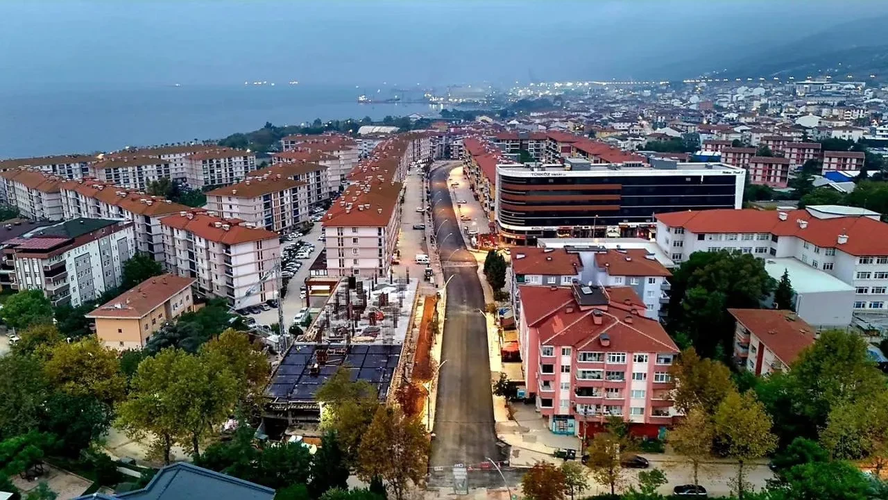 Körfez’de gece asfalt çalışmaları Mimar Sinan Mahallesi’nde başladı
