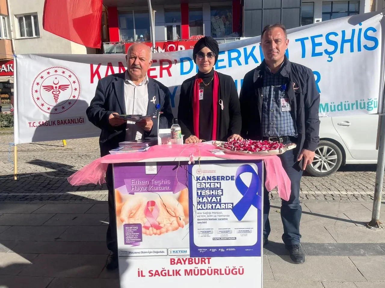 Bayburt’ta kanser farkındalığı için bilgilendirme standı açıldı.