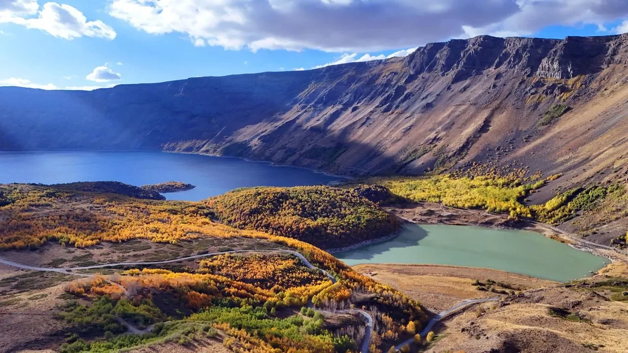 Nemrut Kalderası sonbahar güzelliğiyle görenleri büyülüyor