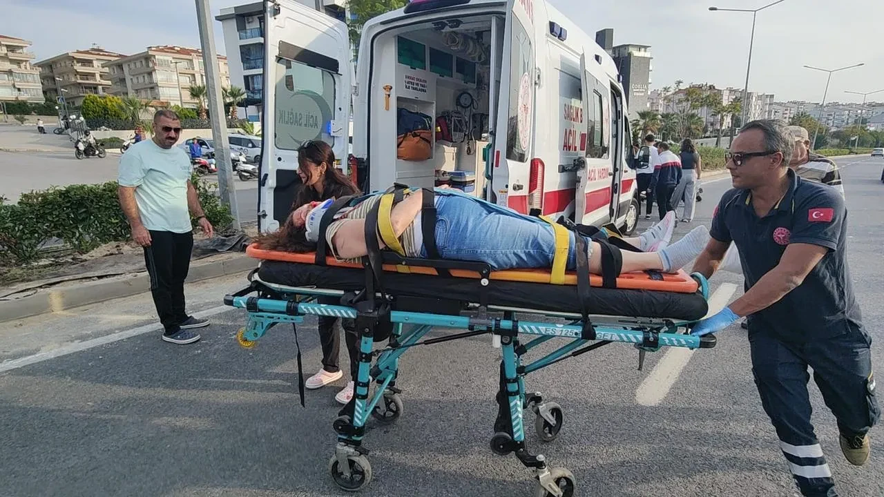 Kuşadası’nda motosiklet kadına çarptı Adile S. ağır yaralandı
