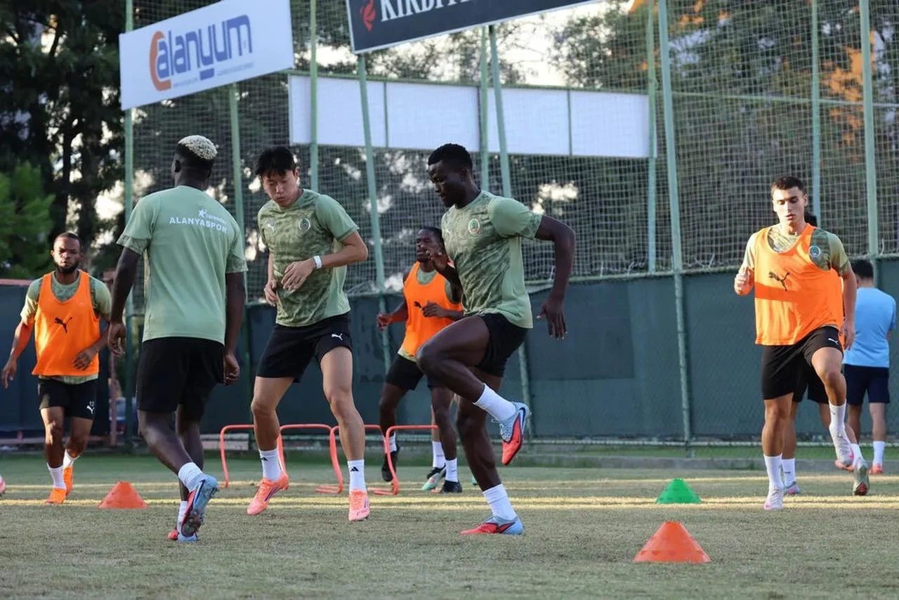 Alanyaspor Kocaelispor maçı hazırlıklarına antalya'da başladı