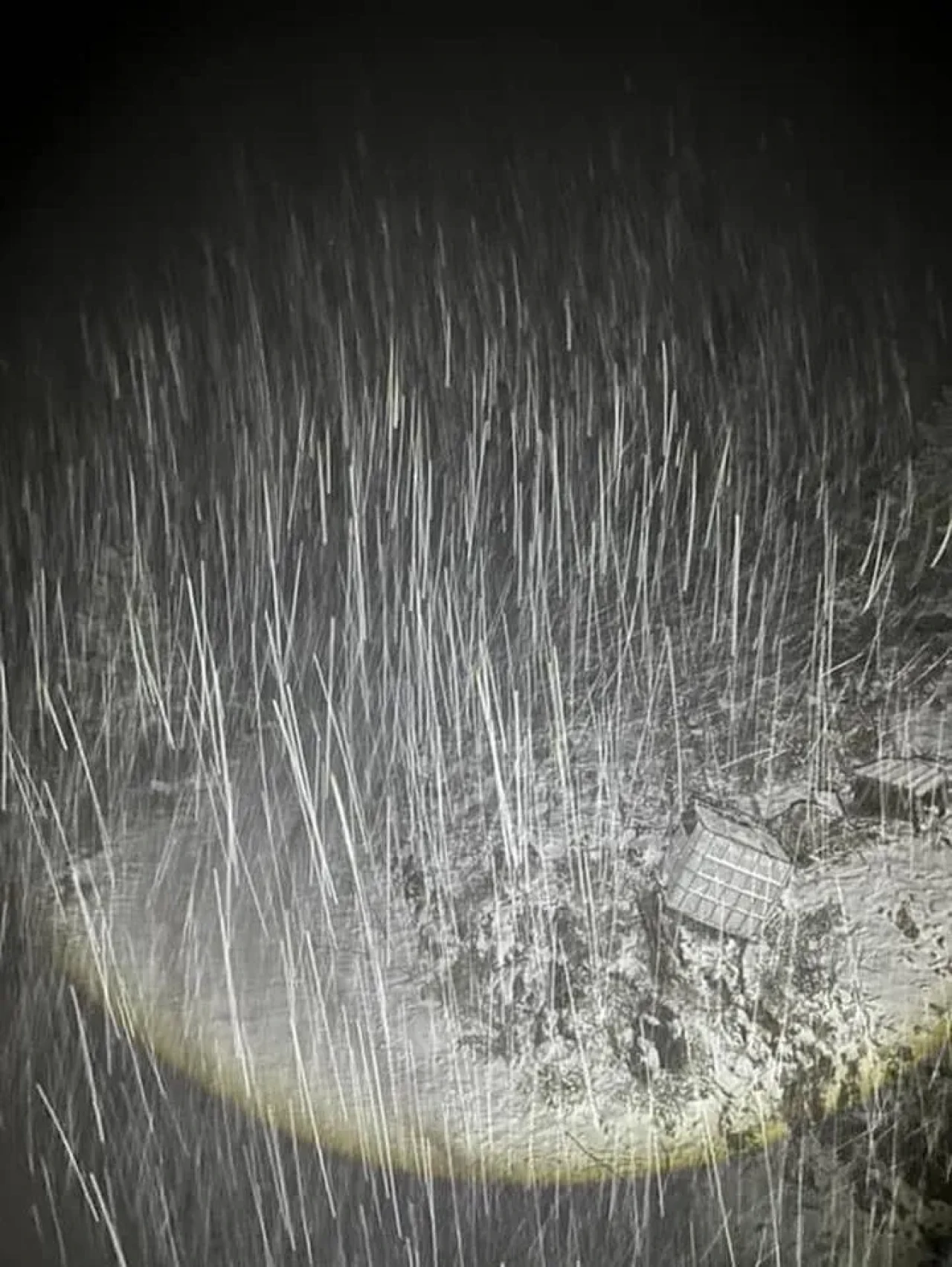 Bolu’nun Mengen ilçesinde kar yağışı bölgeyi beyaza bürüdü
