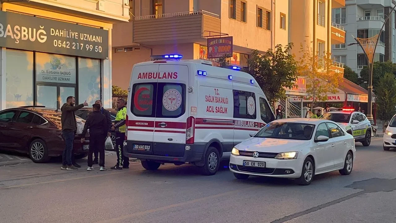 Nevşehir’de kontrolsüz otomobil motosiklet çarpıştı bir yaralı
