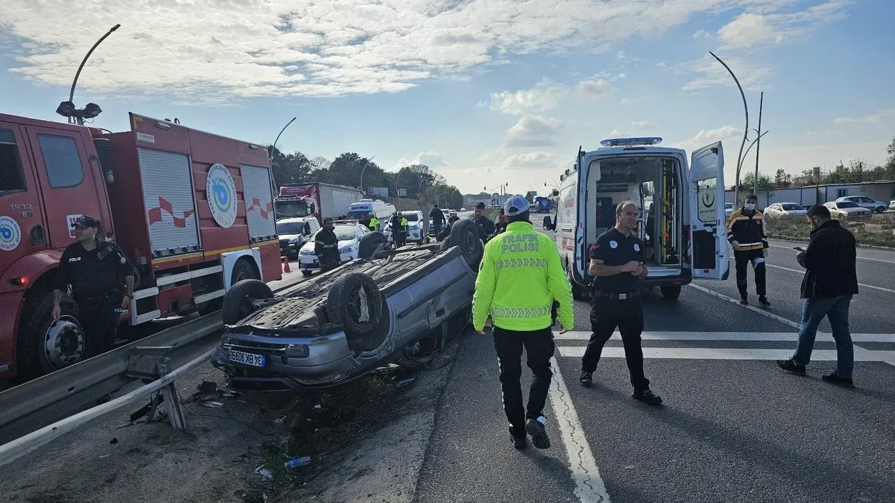 Tekirdağ’ın Çerkezköy’ünde kontrolden çıkan otomobil takla attı