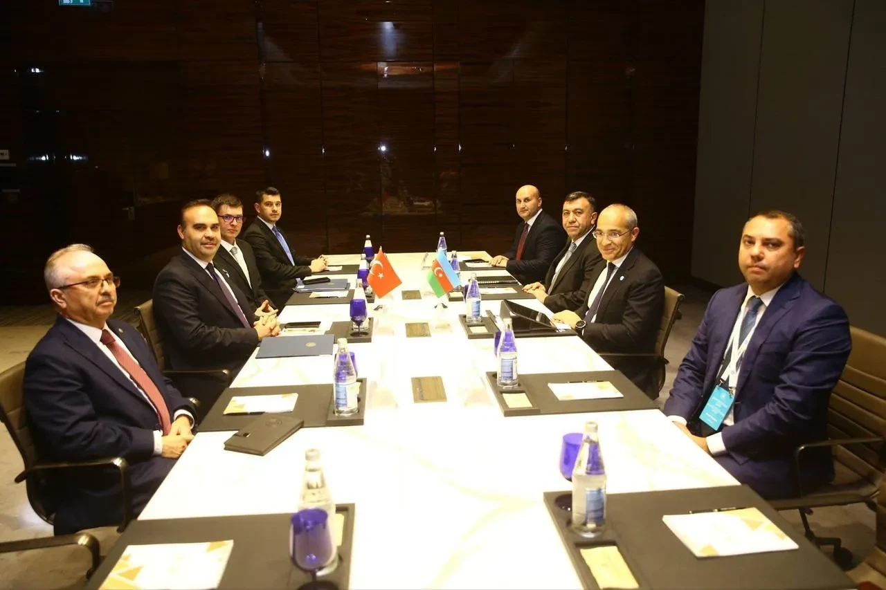 Bakan Kacır Bakü'de TDT toplantısında Azerbaycan ve Kırgızistan bakanlarıyla görüştü