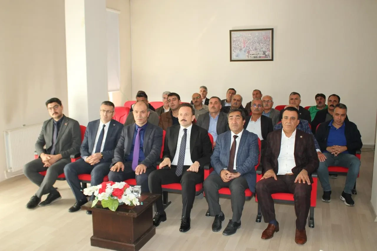 DAP Başkanı Demirdöğen Malazgirt'te tarım desteklerini inceledi