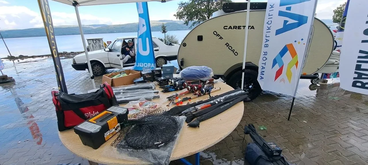 Sapanca Gölü'nde Amatör Balıkçılar Federasyonu kızılkanat yarışması düzenledi