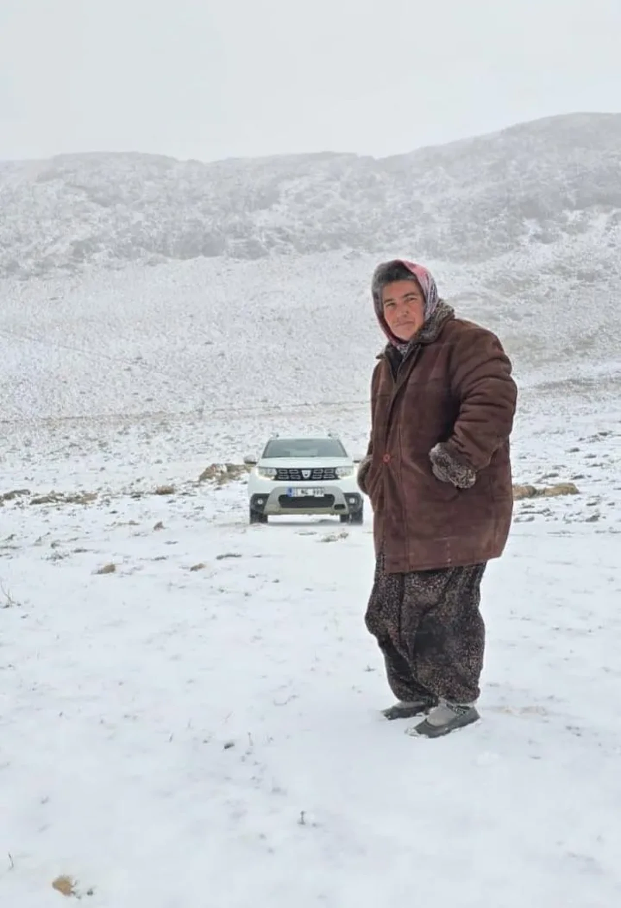 Adana'nın Feke ilçesinde kar nedeniyle mahsur kalan kadın kurtarıldı