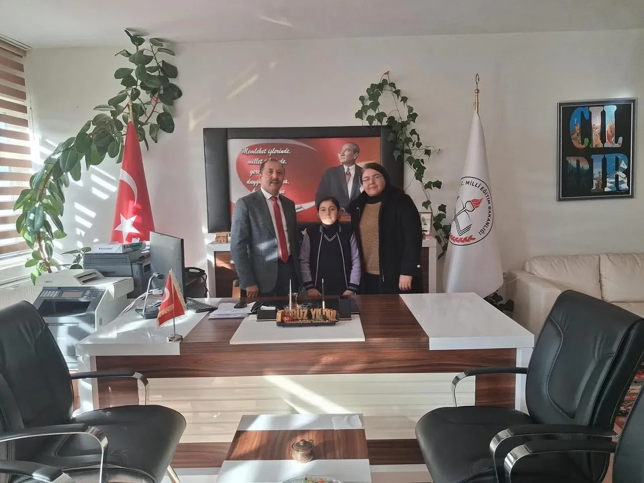 Çıldır'da cumhuriyet temalı yarışmada dereceye giren öğrenciler ödüllendirildi