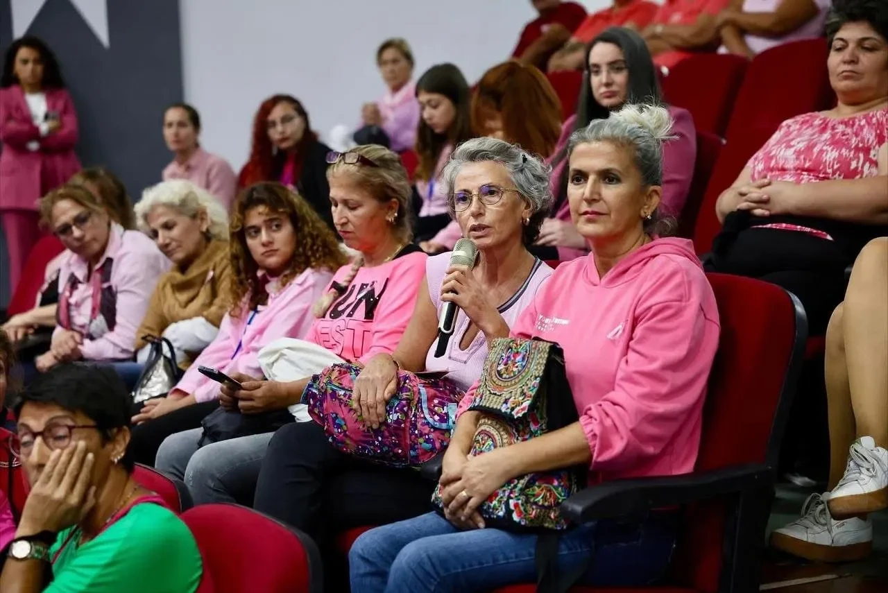 Didim Belediyesi meme kanseri farkındalık etkinliği düzenledi.