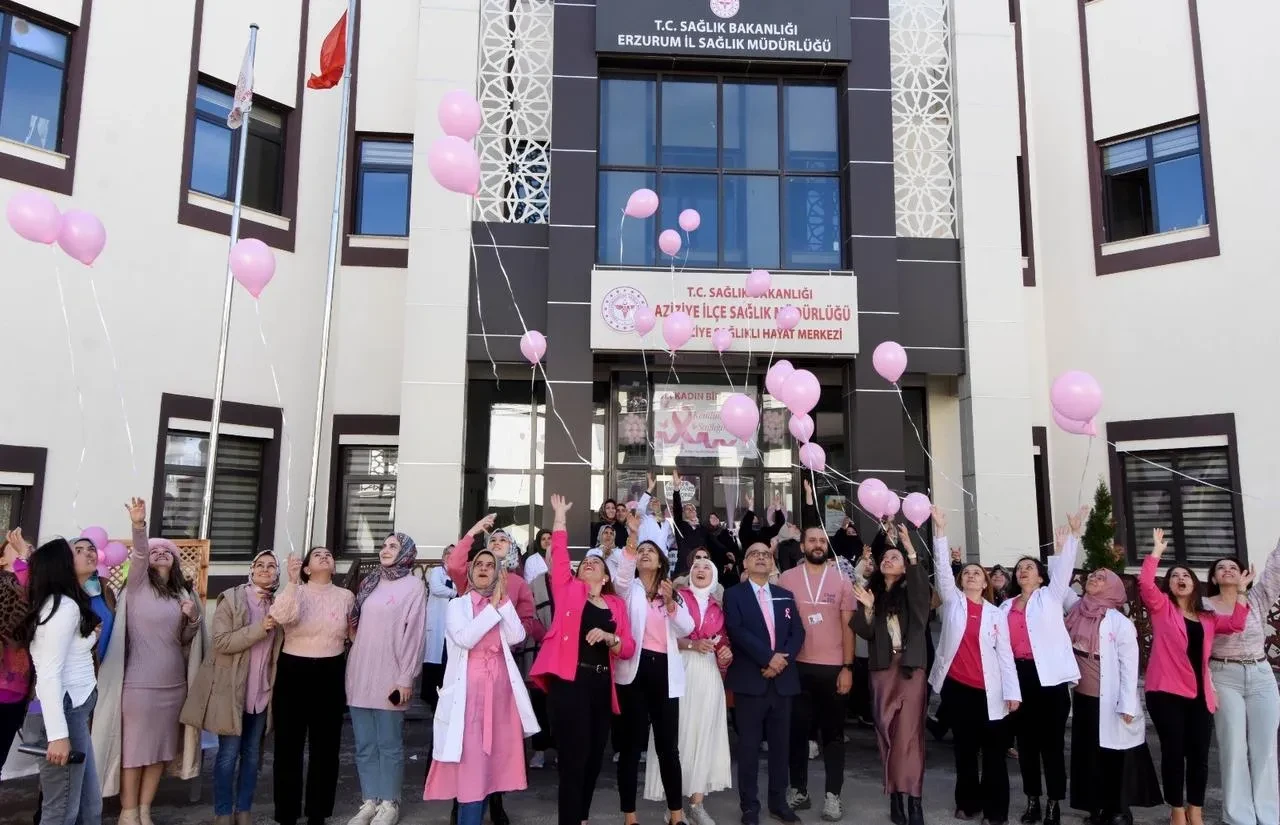 Aziziye İlçe Sağlık Müdürlüğü pembe balonlarla meme kanseri farkındalığı oluşturdu