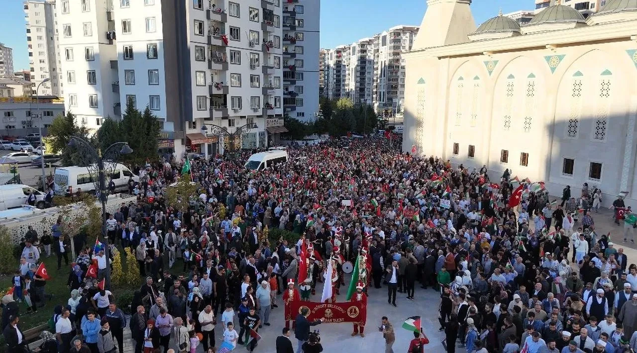 Gaziantep'te binlerce kişi Filistin'e destek için yürüyüş düzenledi